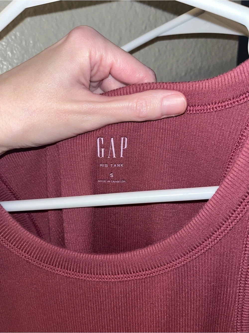 Set of (3) GAP Ribbed Cropped Tank Tops - Picture 7 of 9